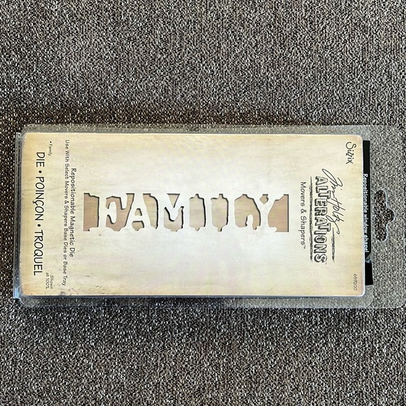 Tim Holtz Sizzix movers and shapers Family Die discontinued. NWT - Picture 1 of 5